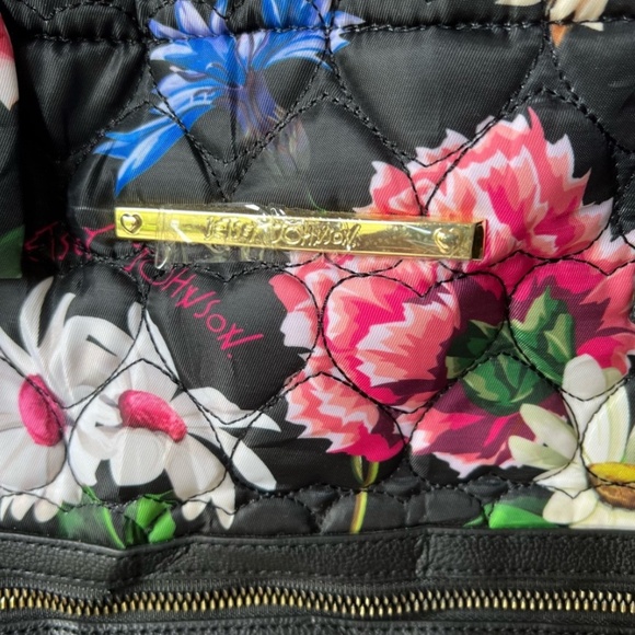 NWOT Betsey Johnson weekender NWT) black Floral quilted tote bag shoulder straps - Picture 3 of 8